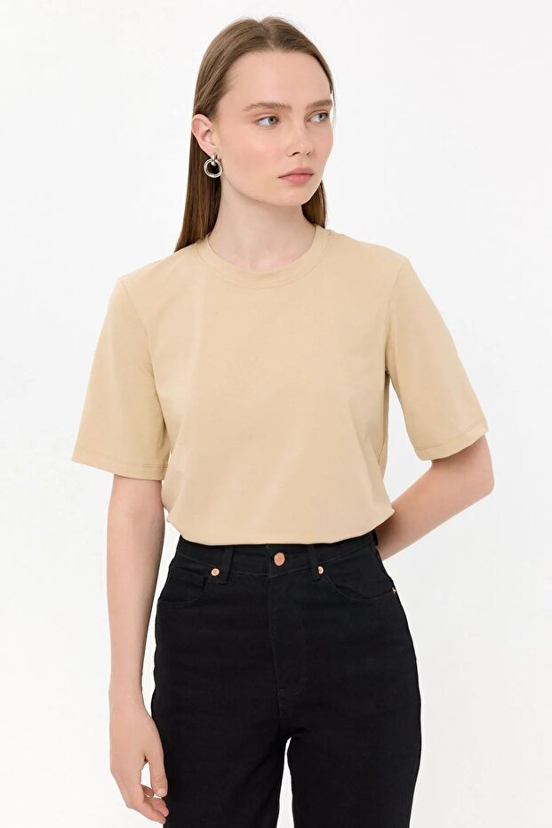 تي شيرت أساسي بأكمام قصيرة وياقة دائرية - 1