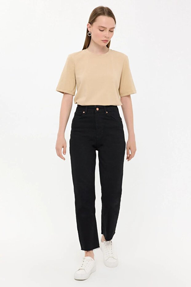 تي شيرت أساسي بأكمام قصيرة وياقة دائرية - 2