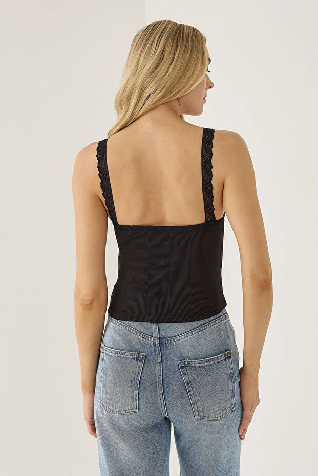 Dantel Detaylı Kısa Üst - 6