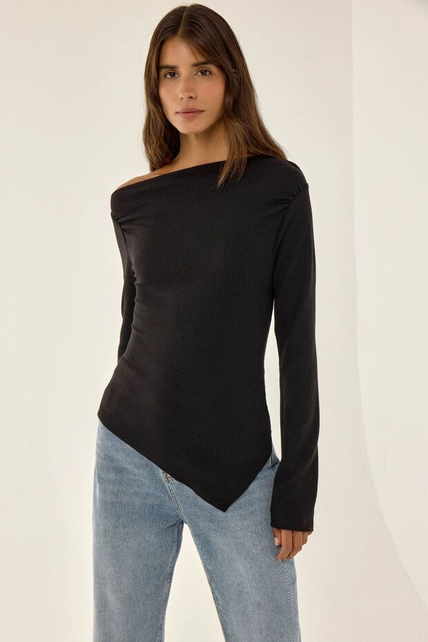 Kayık Yaka Drapeli Asimetrik Örme Bluz - 4