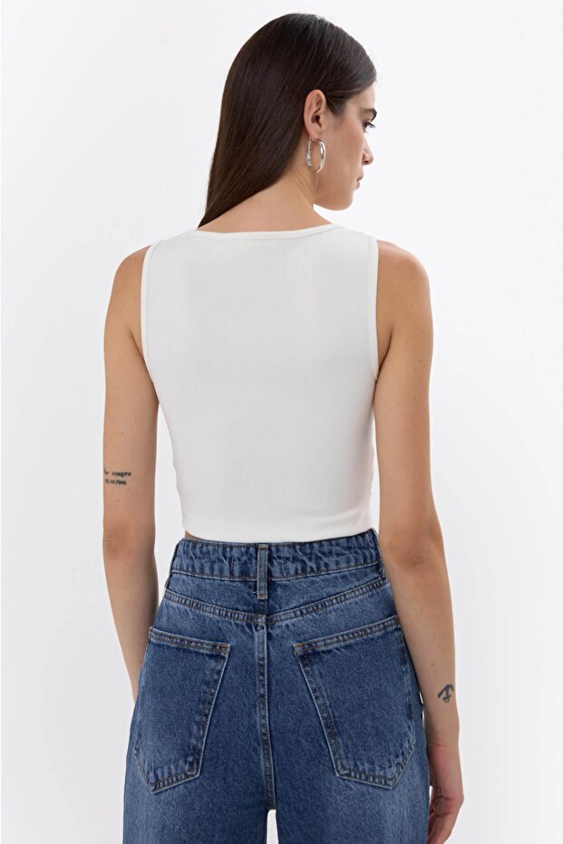 بلوزة قصيرة مجعدة من الأمام بلون سادة - 3