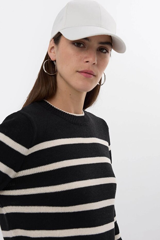 Knitted Striped Sweater - 6