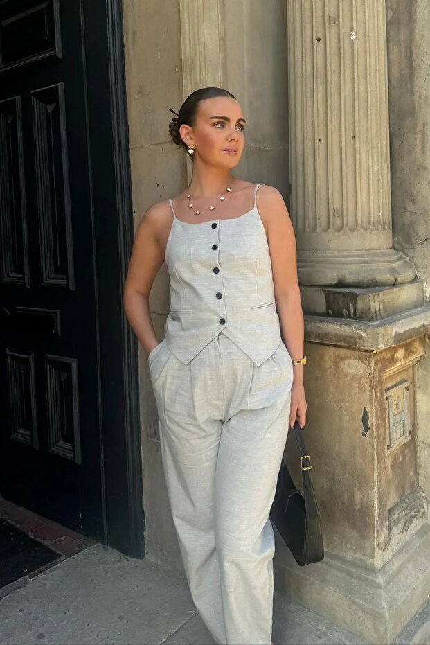 Gri İnce Askılı Düğmeli Üst - 1