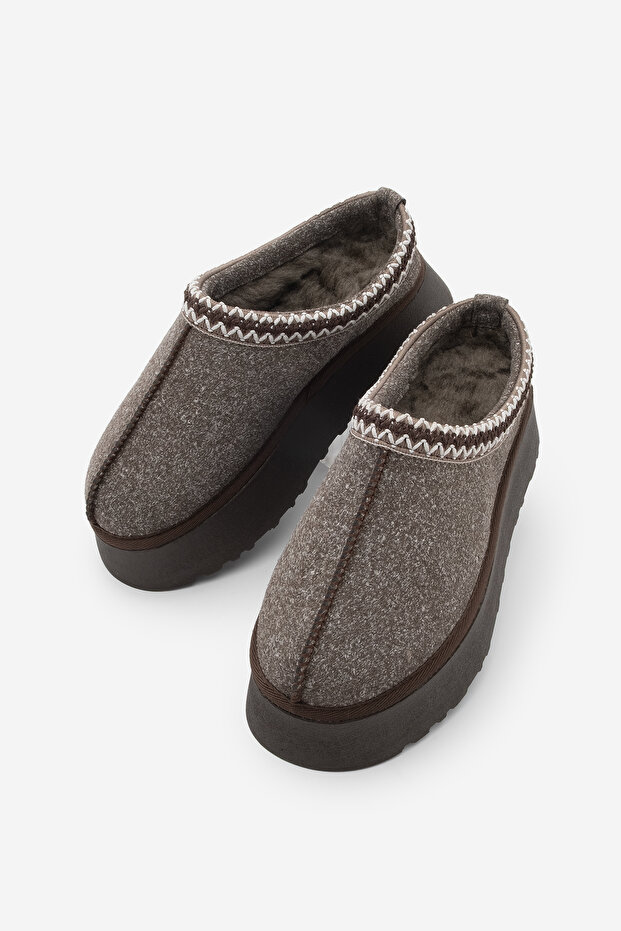Women's Fur Lined Thick Sole Closed Front Daily Winter Slippers Furenta Brown