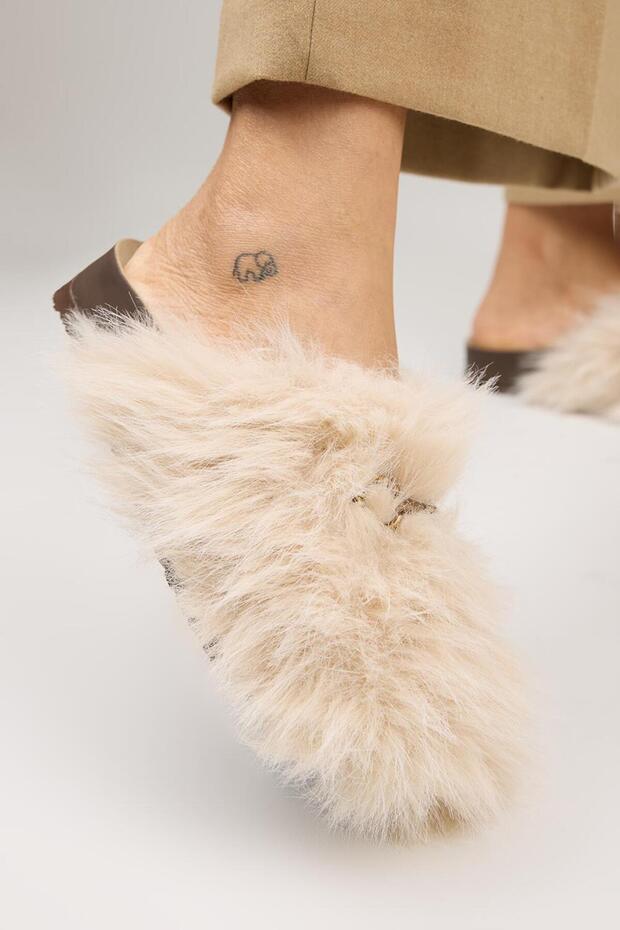 Zeya Women's Plush Buckle Beige Slippers