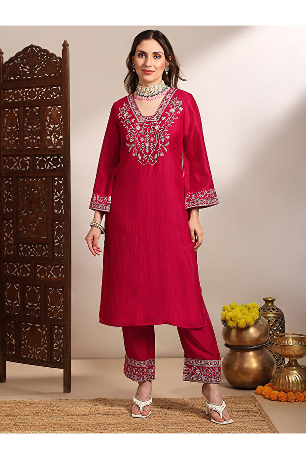 Women Pink Floral Embroidered Kurta with Pants Set