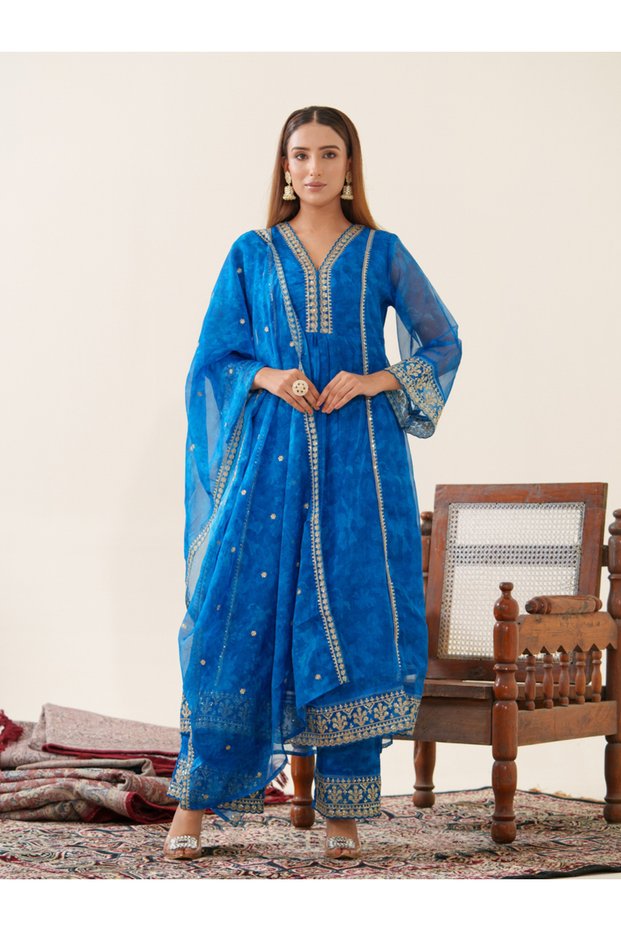 Women Floral Embroidered Organza Kurta with Trousers and Dupatta Set