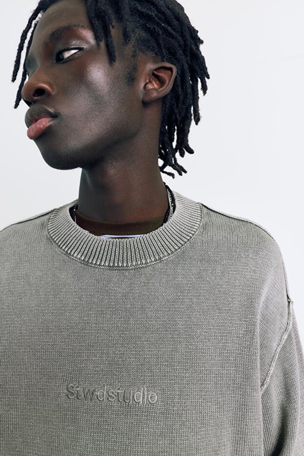 كنزة مطرزة من STWD Studio - 6