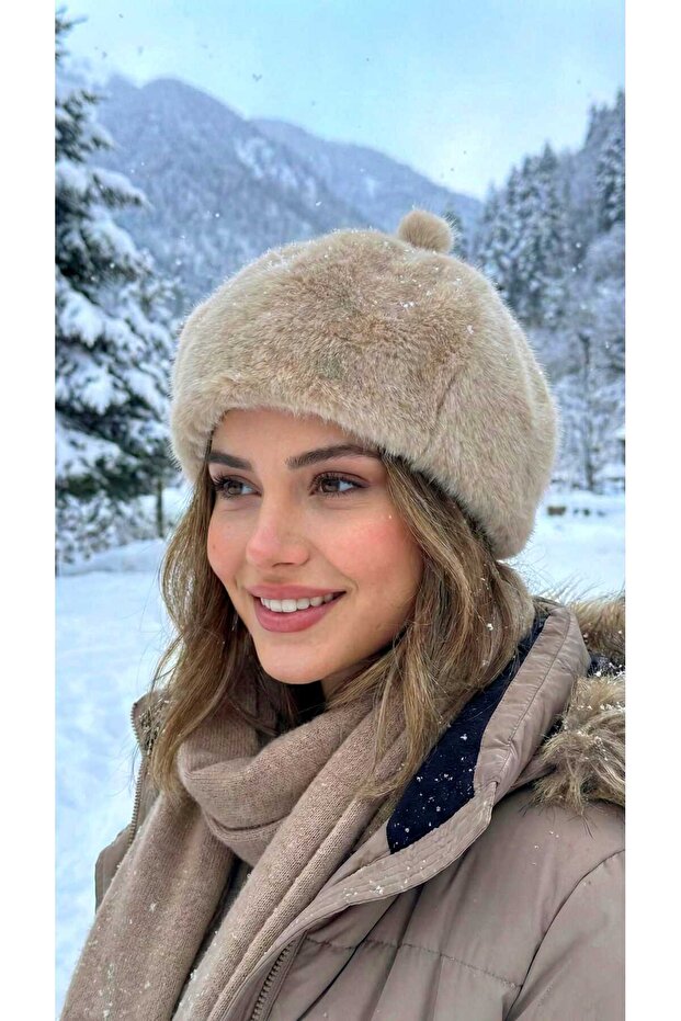 Plush Textured Painter's Beret