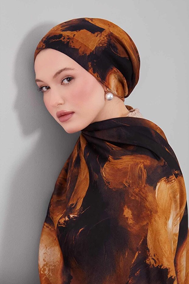 شال من الحرير والصوف بنمط تجريدي بلون الجمل - 2