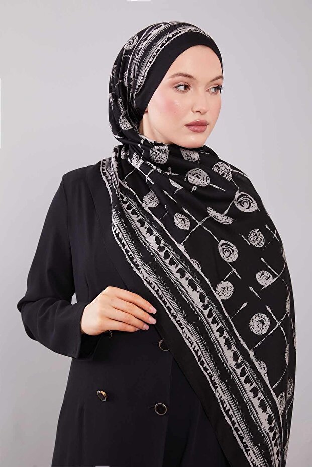 شال حريري من الصوف بنمط دائري باللونين الأسود والأبيض - 4