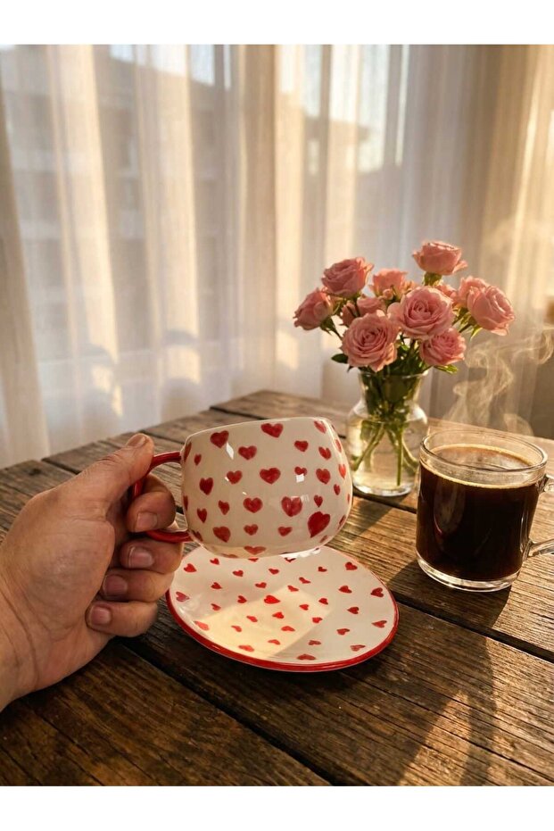 كوب قهوة بنقشة قلب - 2