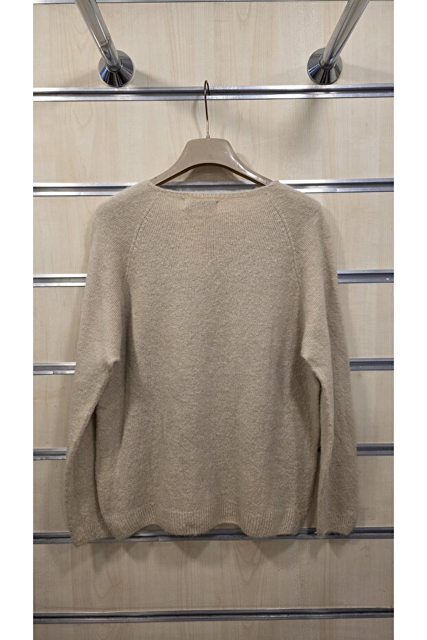 سترة من صوف الألبكا بنمط قلب مزينة بالترتر - 6