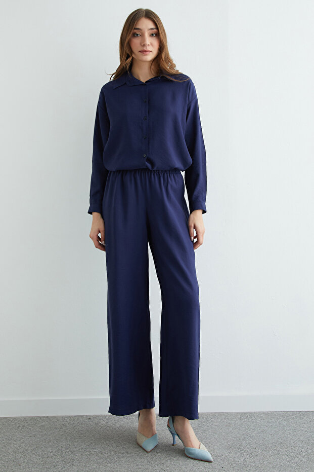 طقم مكون من قطعتين بتصميم كاجوال مع أزرار أساسية وتجاعيد - 4