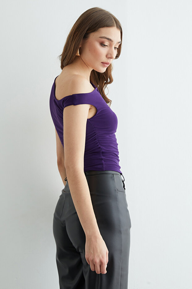 Yanları Drapeli Tek Kol Bluz - 8