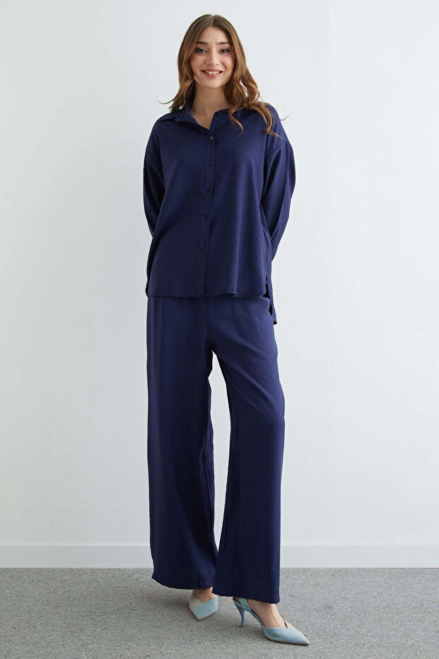 طقم مكون من قطعتين بتصميم كاجوال مع أزرار أساسية وتجاعيد - 3