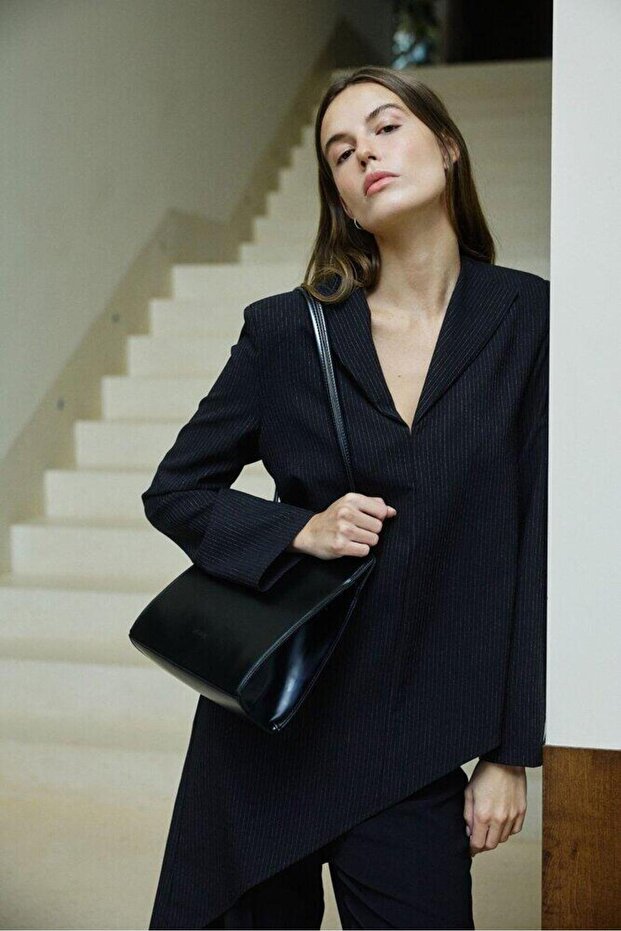 SİYAH KARE ÇANTA - 1