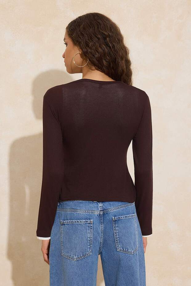 Kahverengi 2'li Takım Fitted/Vücuda Oturan V Yaka Düğmeli Yumuşak Örme Bluz TWOSS26BZ00173 - 4