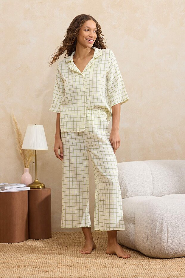 Yeşil %100 Pamuklu Ekoseli Müslin Kumaş Kapri Dokuma Pijama Takımı THMSS26PT00034 - 2