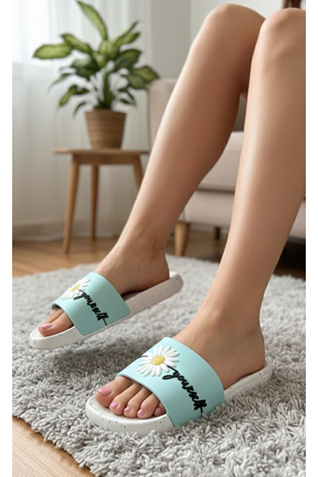 DAISY PATTERNED NON-SLIP SOLE SLIPPERS