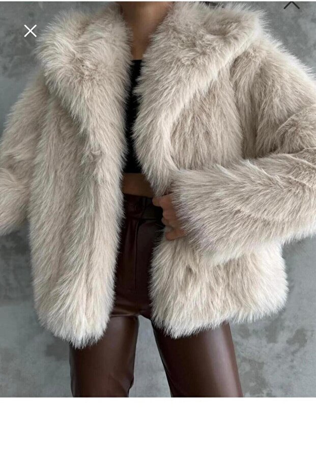 Cream Fur Plush Coat Premium Soft-Surfaced