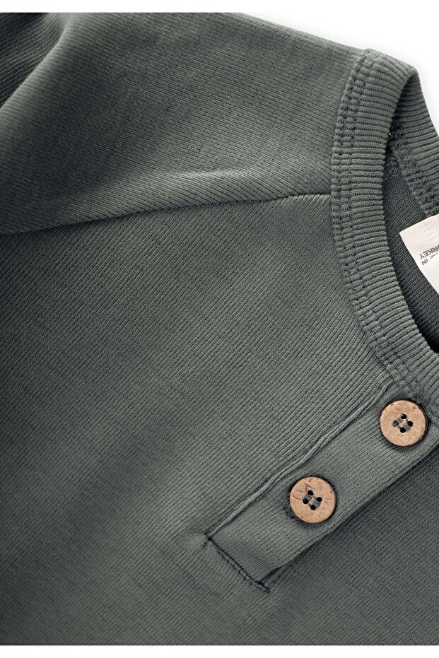 طقم أساسي بأكمام راجلان لعمر 1-5 سنوات باللون الأخضر الكاكي - 4