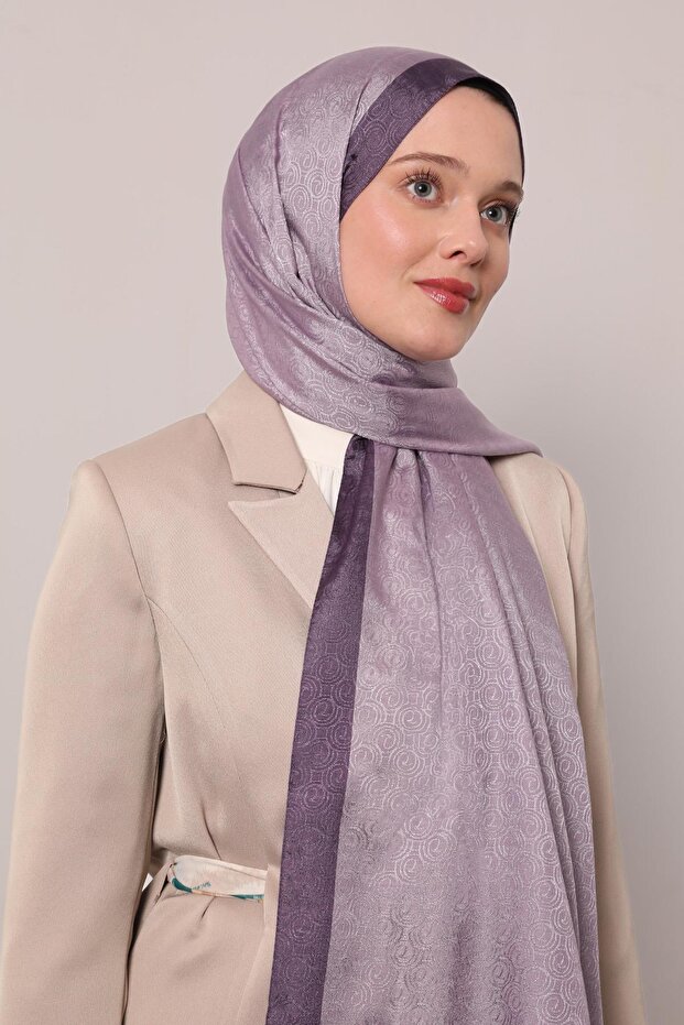 شال مونوغرام بنمط حلقة أرجوانية - 2