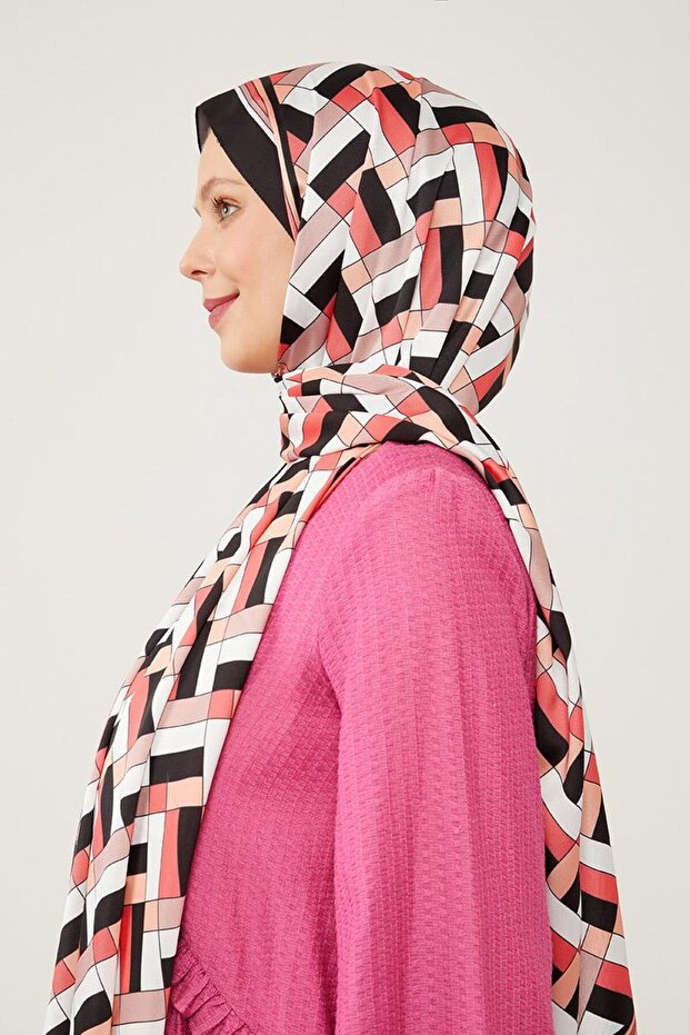 شال مكعب أسود منقوش من Angel - 3