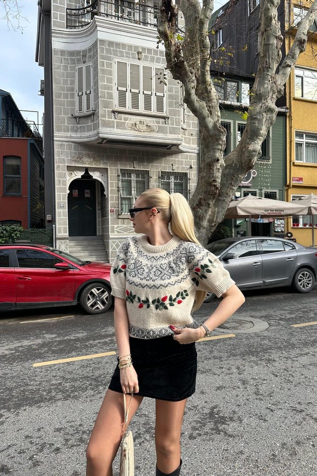 Crocked Collar Patterned Knitwear Sweater