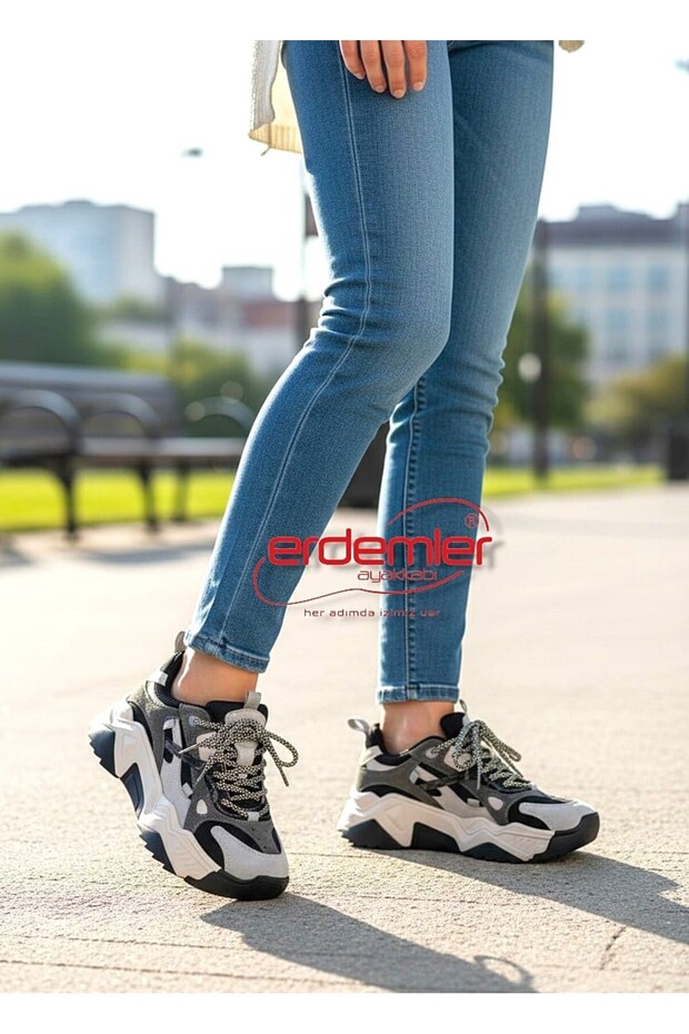 65137 Women's Sneaker Shoes