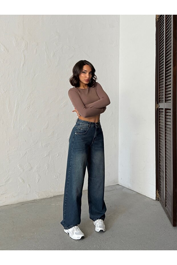 Tinted Back Belt Buckle Knee-Embellished Loose-Leg Jeans