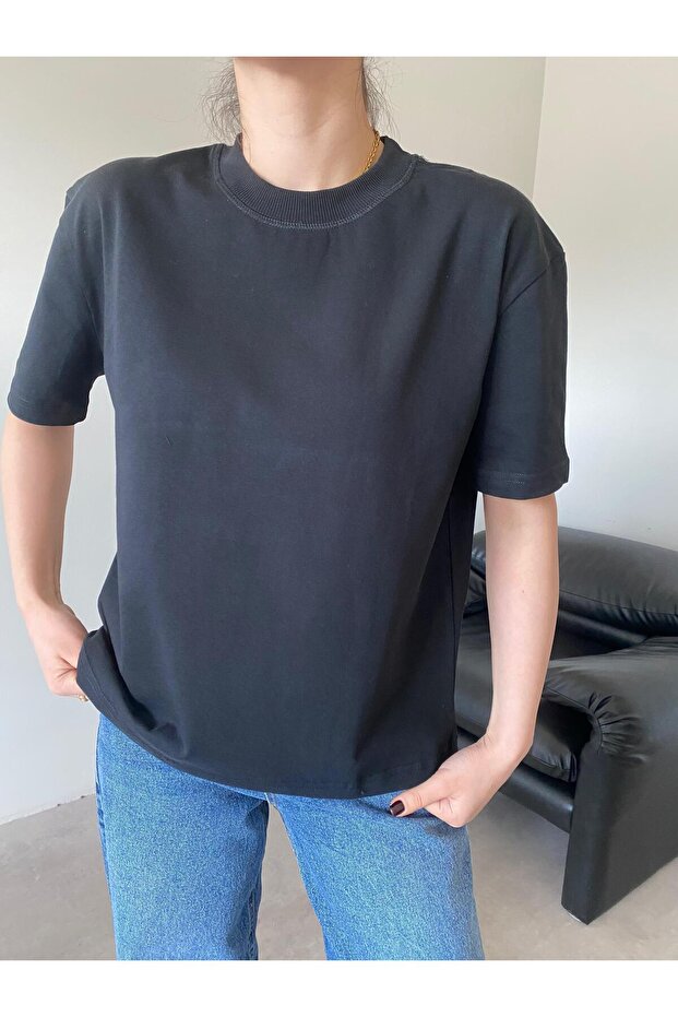 تي شيرت أسود برقبة دائرية - 2