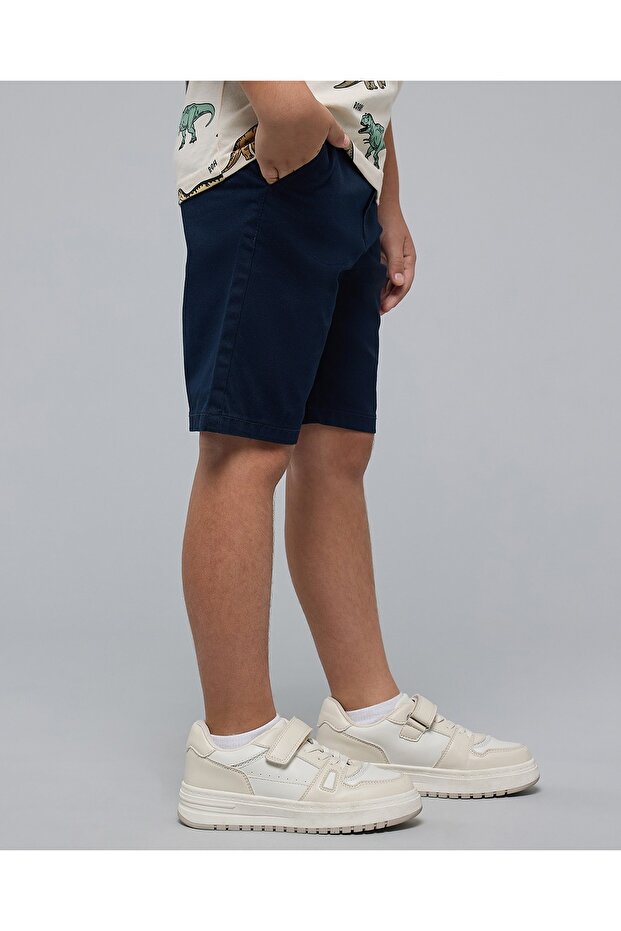 شورت رجالي أزرق داكن سادة مع إغلاق بأزرار - 3