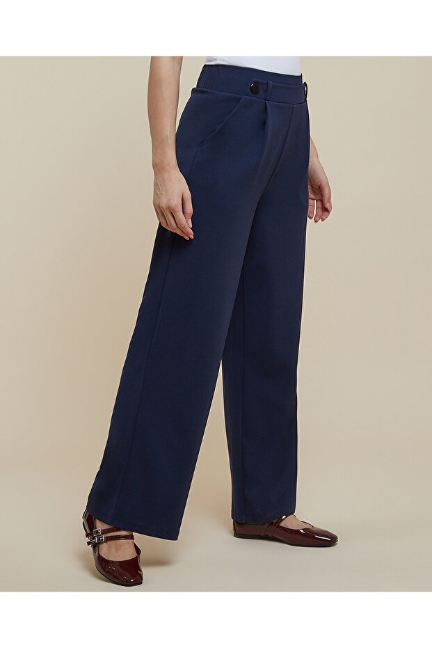 Solid Wide Leg Trousers With Button Closure - 3
