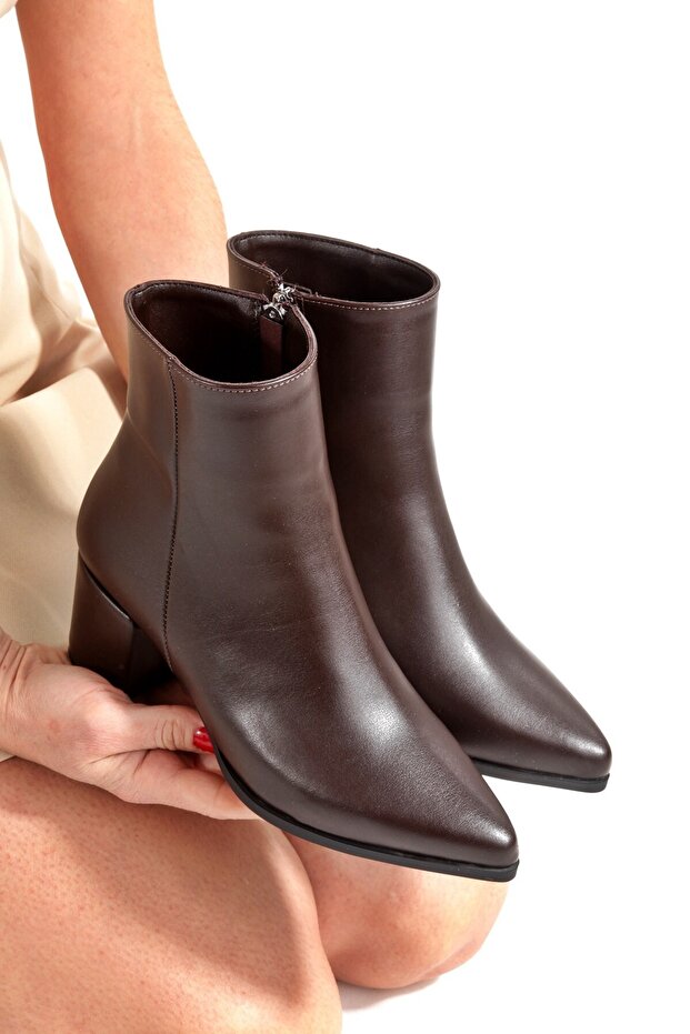 Dark Brown Color Short Thick Heeled Pointed Toe Women's Boots Moise