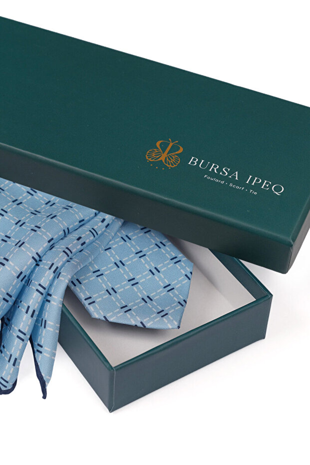 طقم ربطة عنق حريرية منقوشة باللون الأزرق - 4