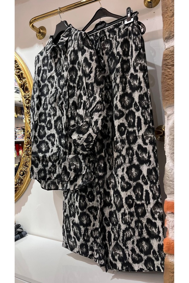 مجموعة مزدوجة منقوشة بنقشة الفهد - 4