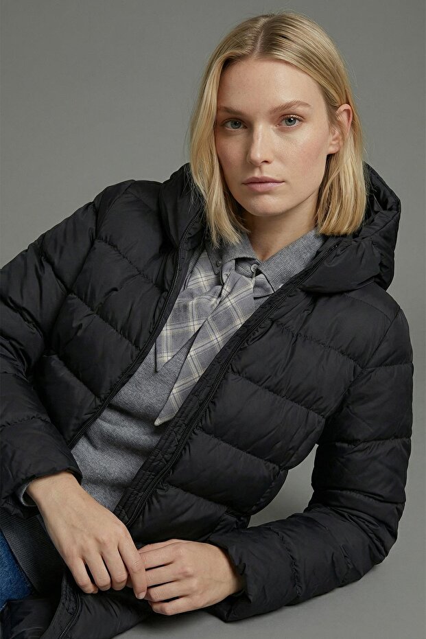 Uzun-Kapişonlu Mont - 4