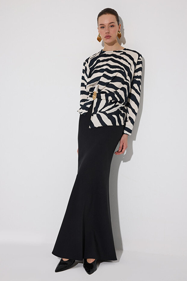 بلوزة بمشبك بنقشة الحمار الوحشي - 1