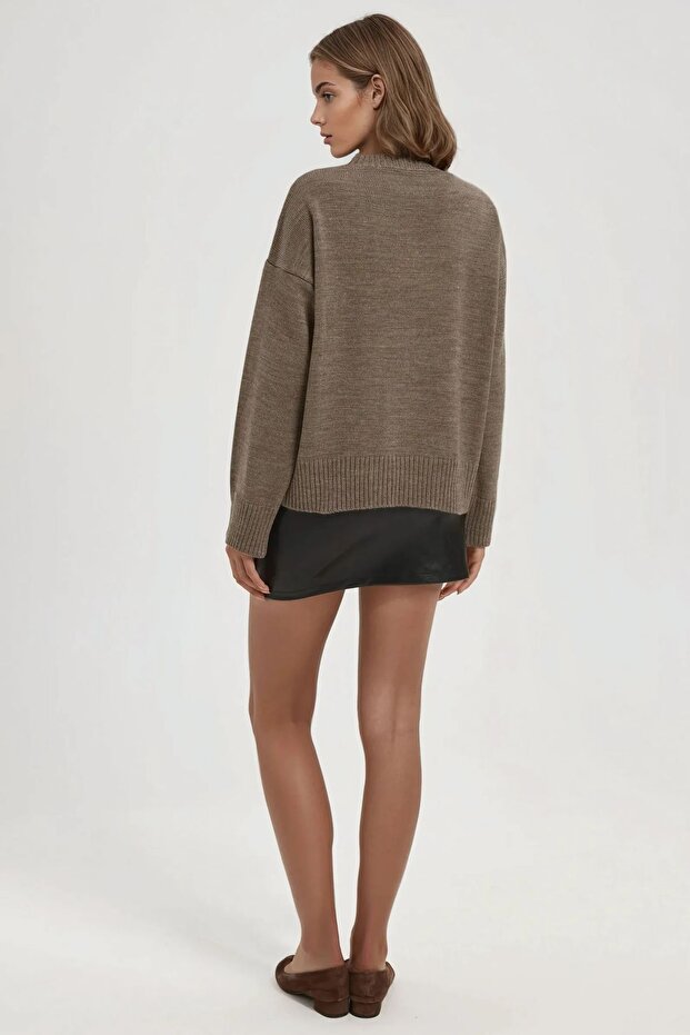 Comfortable round neck sweater - 5