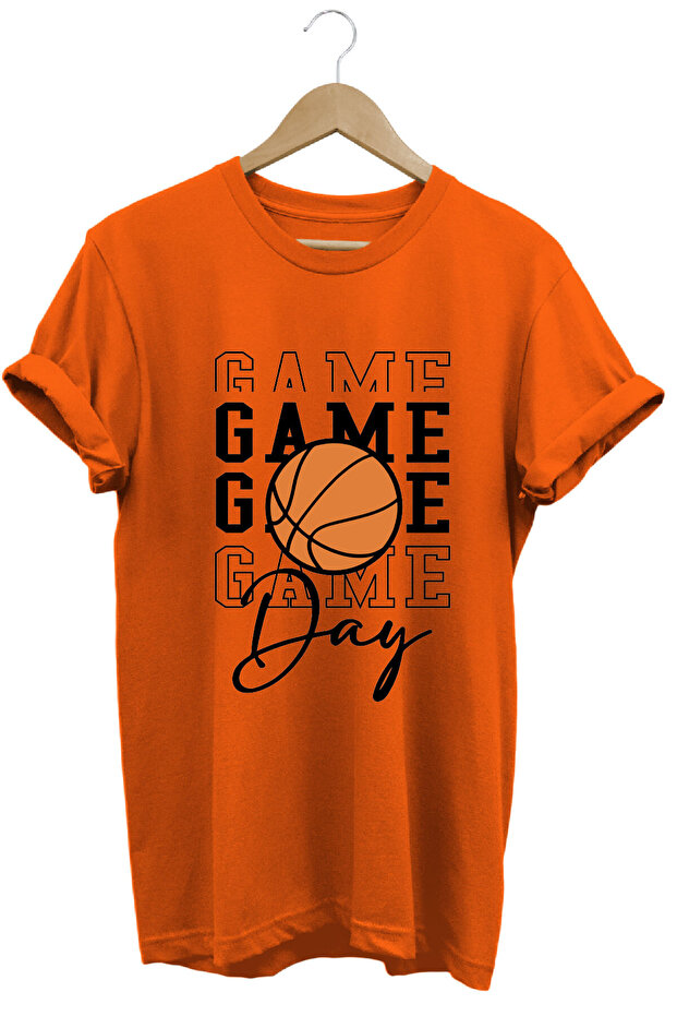 تي شيرت أساسي للجنسين من Game Day Basketball مطبوع مصنوع من القطن بنسبة 100%