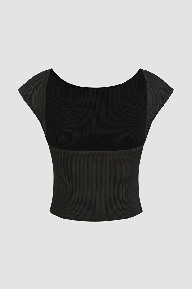 Sırtı Açık Crop Top - 3