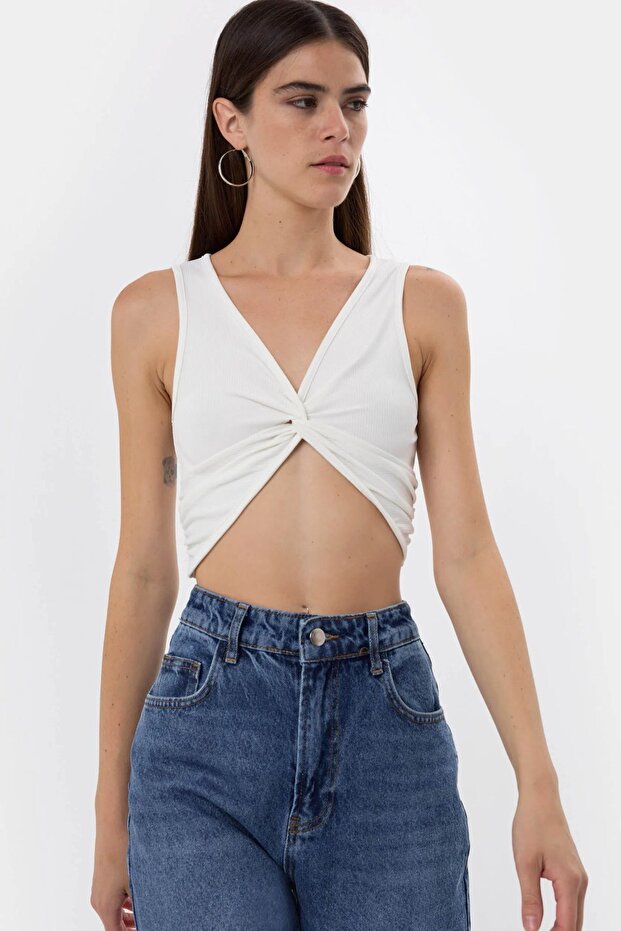 بلوزة قصيرة مجعدة من الأمام بلون سادة - 1