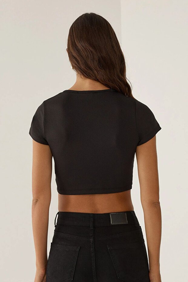 Düğmeli Havuz Yaka Crop Top - 4