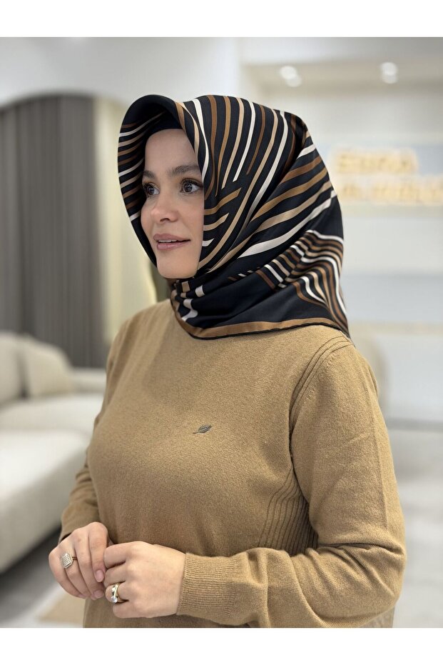 سورا وشاح حريري