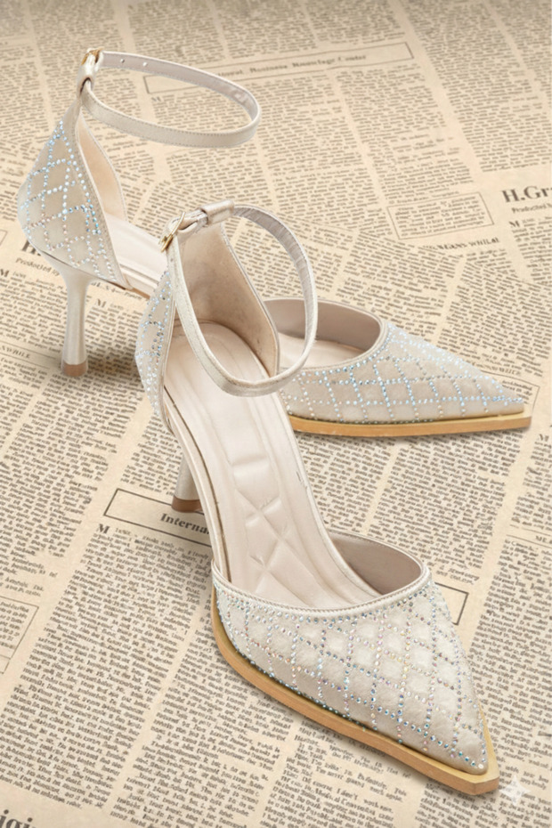 Stone Detailed Stylish High-Heeled Women's Shoes – Elegant and Modern Design