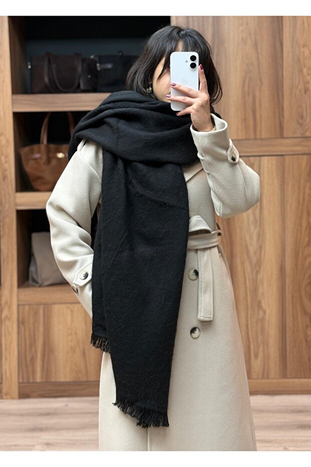 وشاح أسود ناعم مسطح