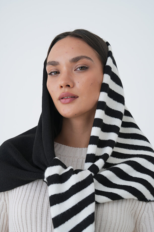 Women's Striped Triangle Shawl Scarf – Shoulder Shawl with Soft Texture