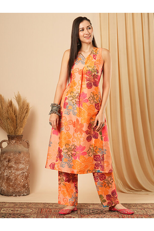 Women Peach Floral Print Kurta with Straight Pants Set