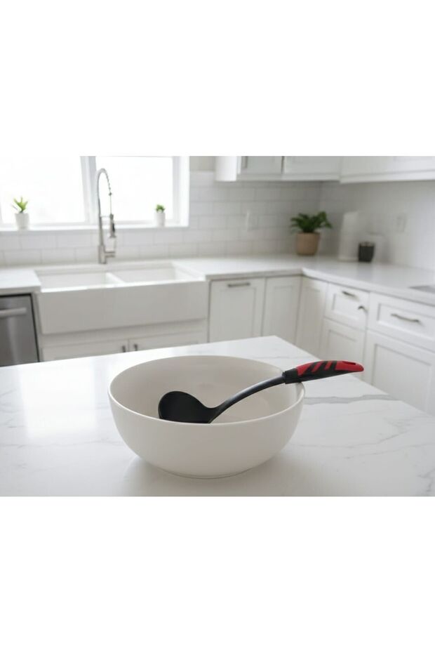 Modern and Stylish Black Heat-Resistant Serving Ladle